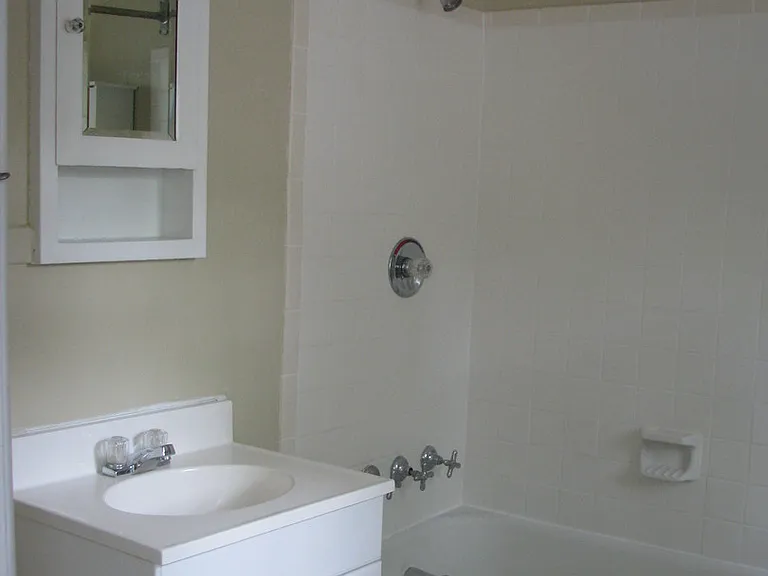 432 3rd St NE — Photo 3