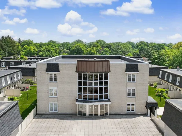 9500 N Green Bay #308, Milwaukee, WI 53209