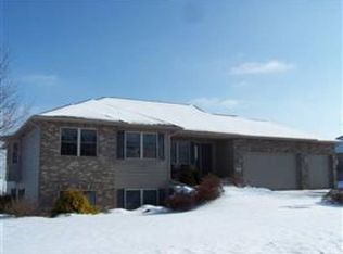 103 Ridgeview Ln, Columbus, WI 53925