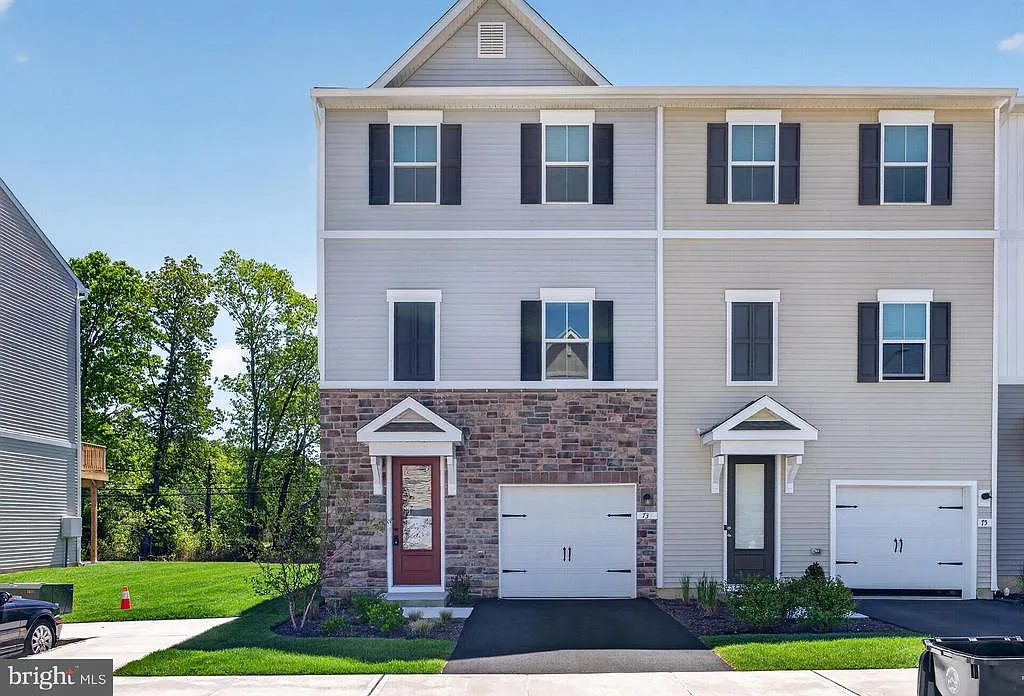 4 bed, 3.5 bath, 1940 sqft, $3,250 — Photo 1