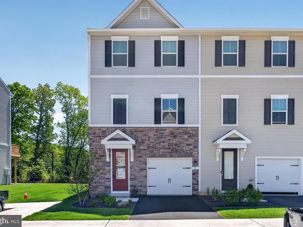 73 Basswood St, Berlin, NJ 08009