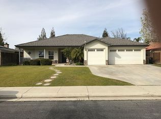 10010 Manhattan Dr, Bakersfield, CA