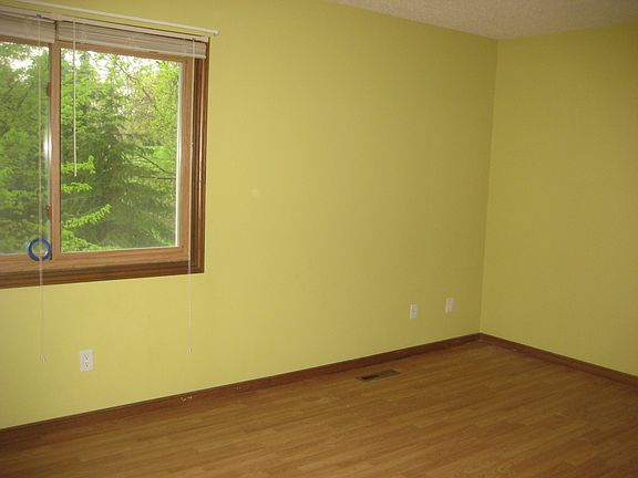 5th image of 3233 York Dr