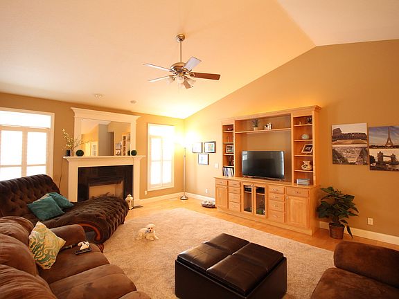 4th image of 2812 Degarmo Dr