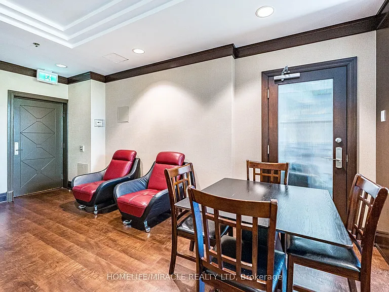 18 Harding Blvd #121 — Photo 44