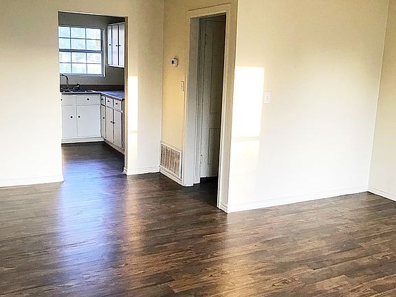 3rd image of 1216 Oak St