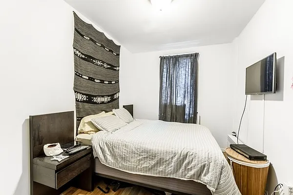 Rented by Douglas Elliman | media 21