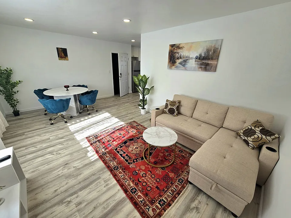 3836 3rd Ave #6