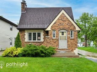 2228 N 115th St, Wauwatosa, WI 53226