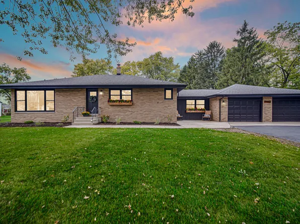 9446 Hilltop Dr, Saint John, IN 46373