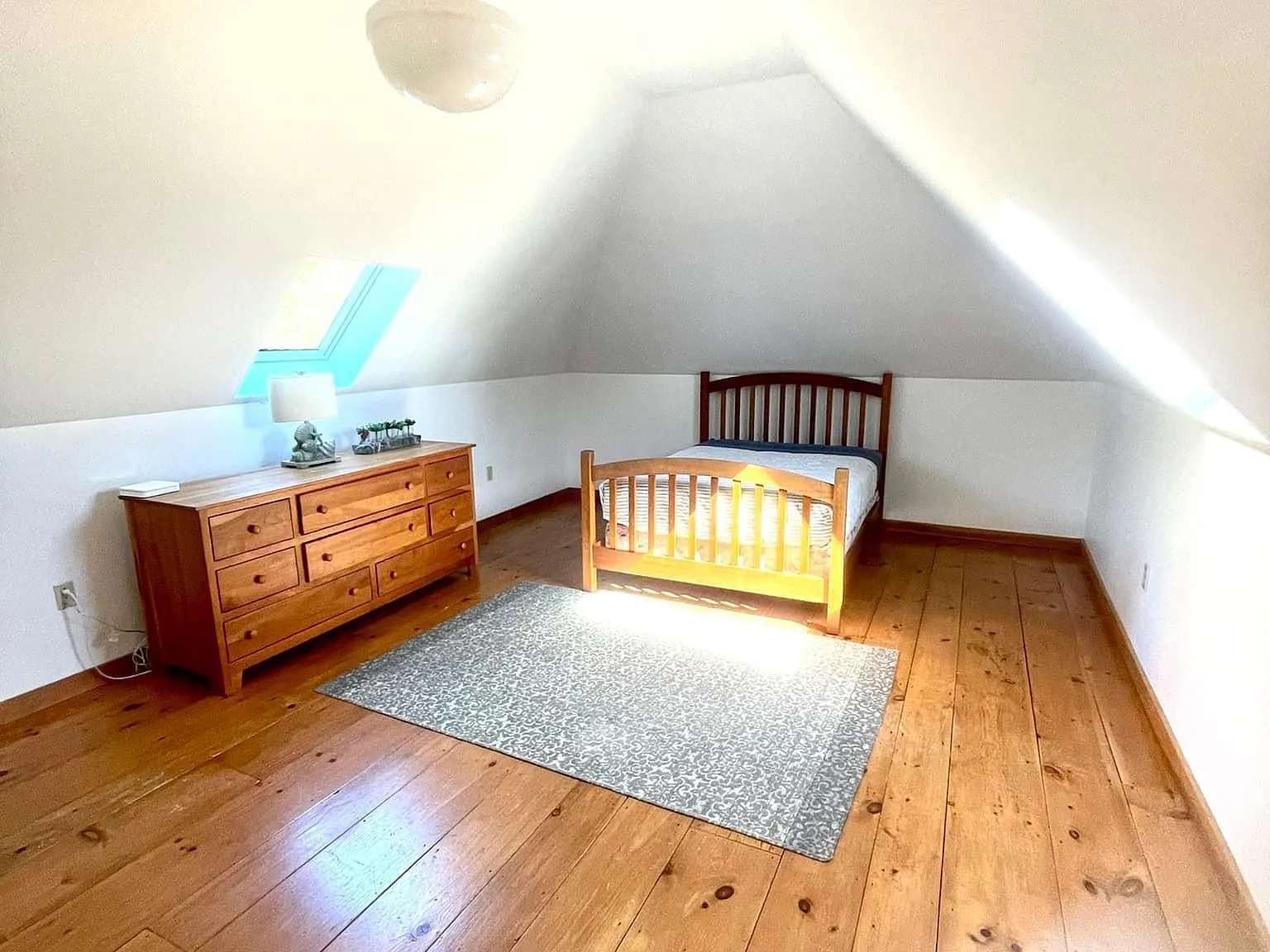 4 bed, 2.5 bath, $2,300 — Photo 3