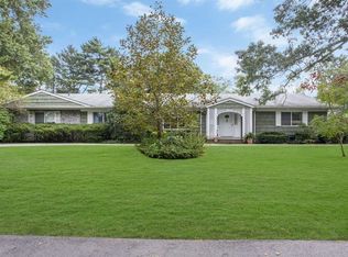 100 Burton Ln, Lawrence, NY 11559