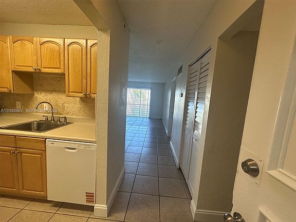 3rd image of 2775 Taft St APT 307