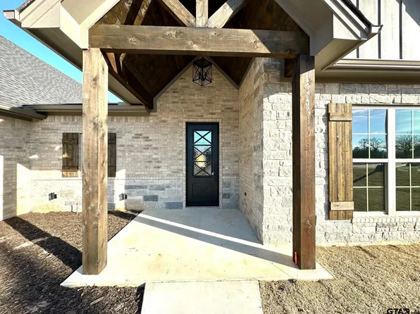 229 Brooks Dr, Gladewater, TX 75647