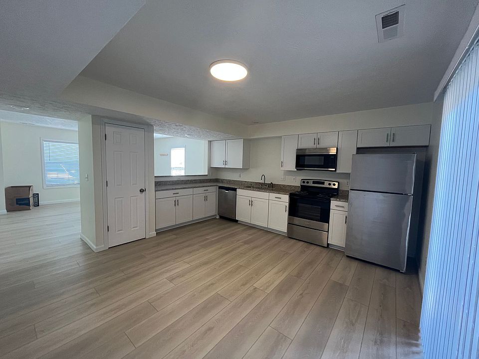 1st image of 314 W Riley Dr #1G