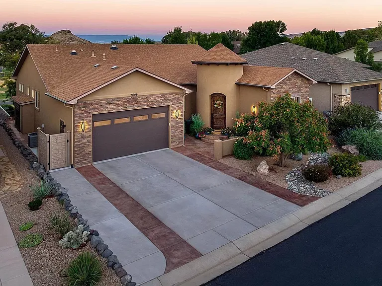 2096 Two Wood Dr — Photo 1