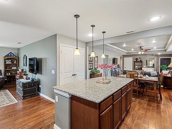 4th image of 6611 Trout Ln