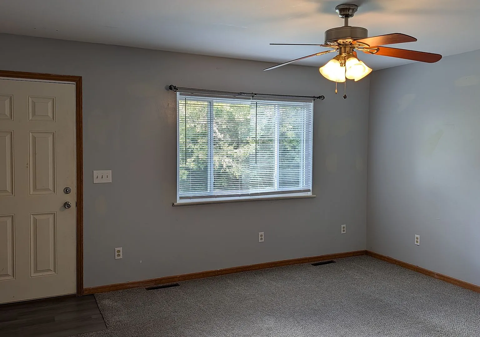 Charming 2 Bedroom Apartment — Photo 2