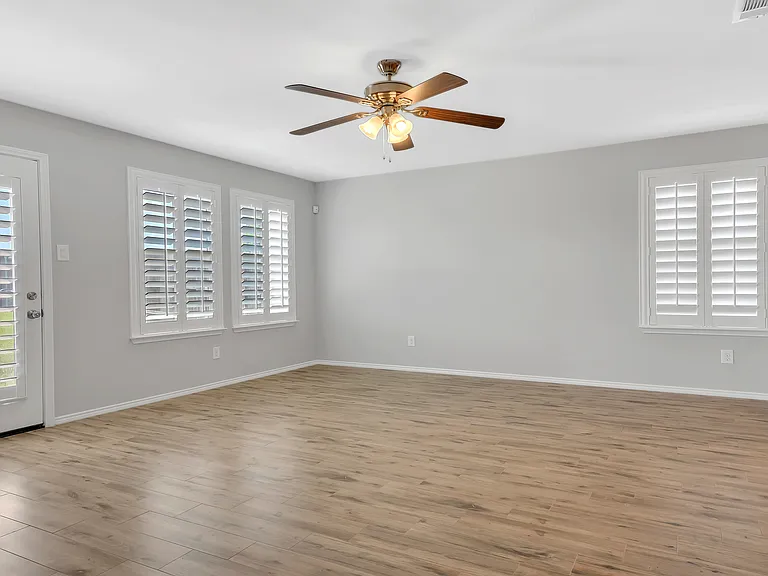 16329 Severn Ln — Photo 17