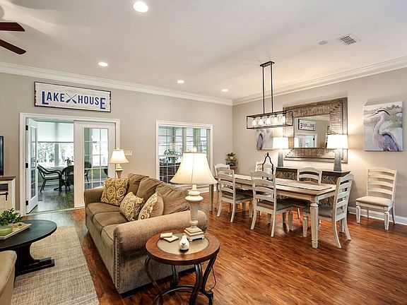 3rd image of 30 Lakepoint Dr