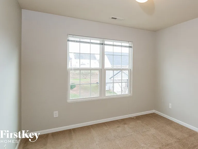513 Ellingsworth Ln — Photo 11