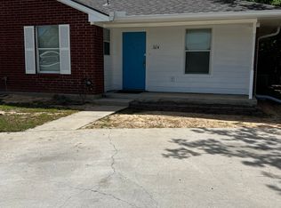 511 W Live Oak St #B, Alvord, TX 76225
