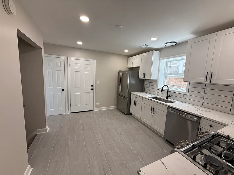 1637 Elmwood Ave #1 — Photo 6