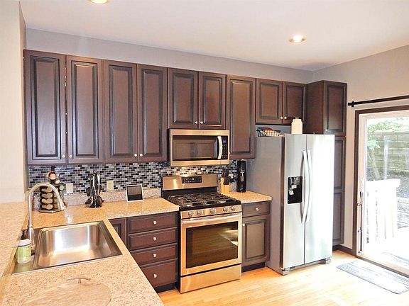 2nd image of 560 Empress Ave