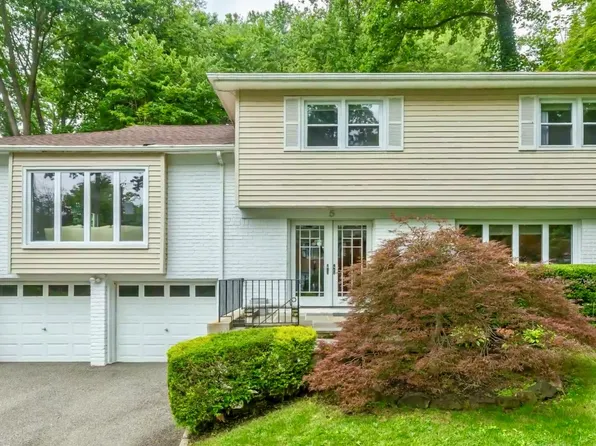 5 N Ravine Road, Great Neck, NY 11023