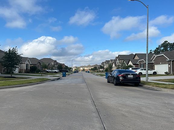 4th image of 5927 Rivergrove Bend Dr