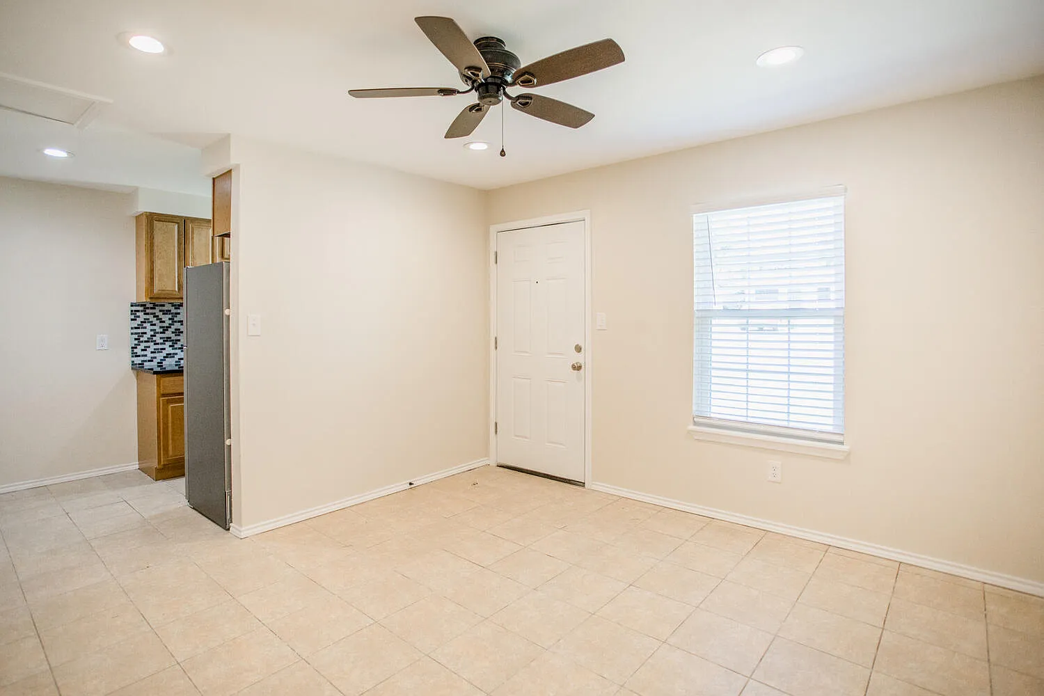 1231 North LBJ Drive - Unit 2 — Photo 2