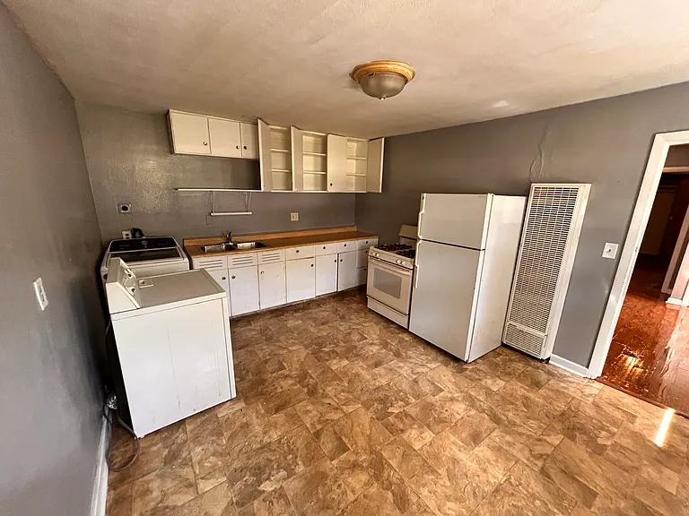 12 Main St #4 — Photo 1