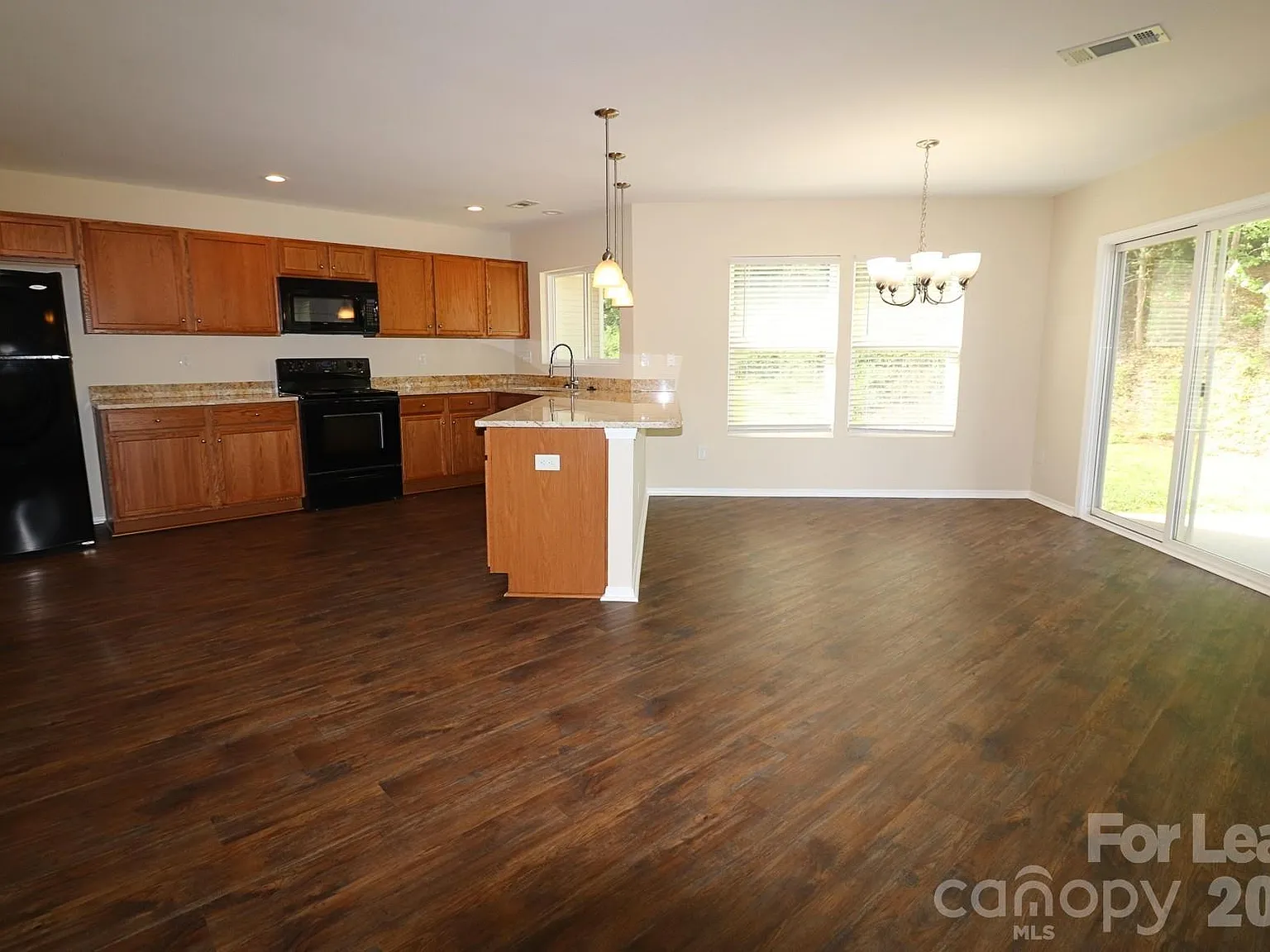 3 bed, 3.5 bath, 1771 sqft, $2,200 — Photo 3