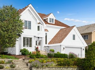 68 Harris Ave, Clarendon Hills, IL 60514