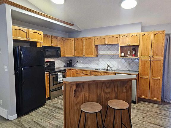 5th image of 1808 E Strathcona Bay