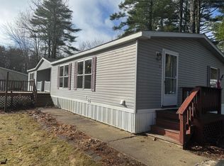 8 Oak Cir, Gorham, ME 04038
