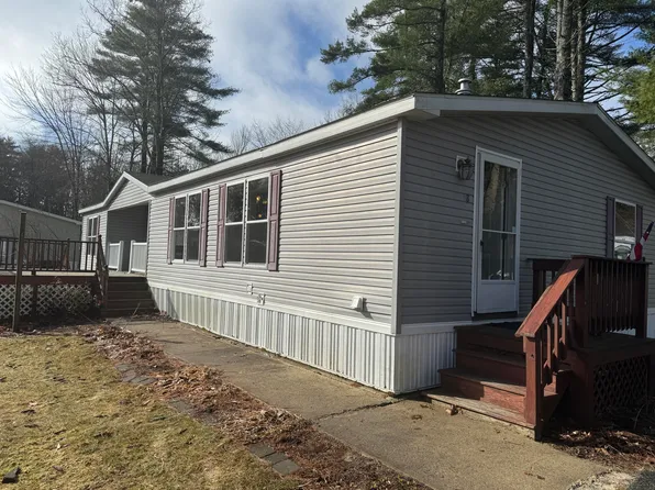 8 Oak Circle, Gorham, ME 04038