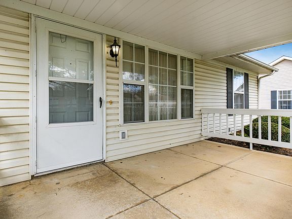 5th image of 1206 Hillview Cir E