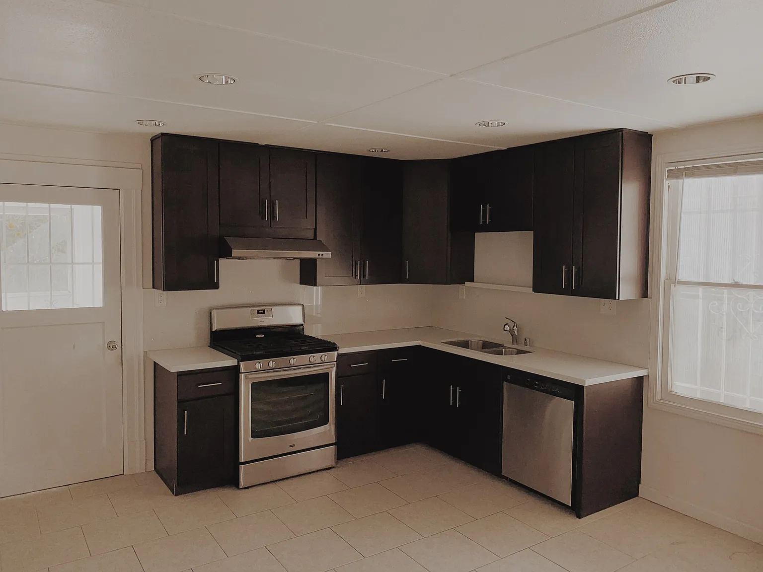 3 bed, 1100 sqft, $2,688 — Photo 2