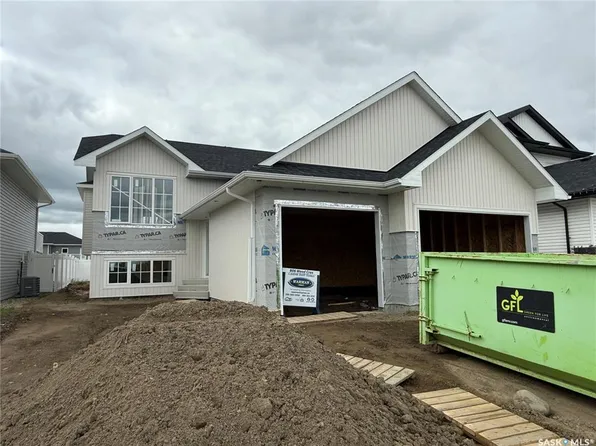 806 Woods CRESCENT, Warman, SK S0K 4S0