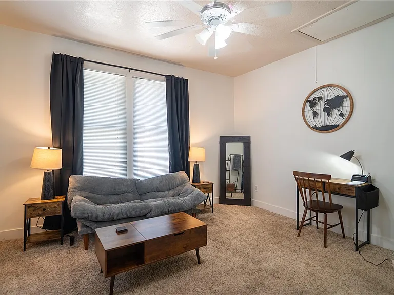 606 W Drew St #B — Photo 8