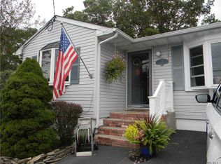 118 E Woodside Ave, Patchogue, NY 11772