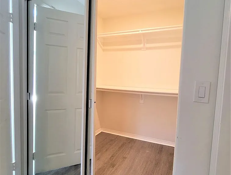 2050 S Bentley Ave — Photo 56