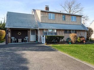 96 Albatross Rd, Levittown, NY 11756