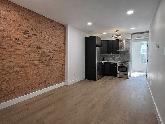 3rd image of 1582 Dekalb Ave #2B