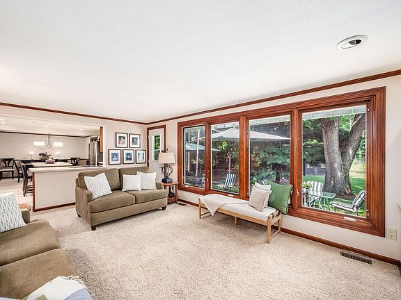 3rd image of 4349 Beehive Ln