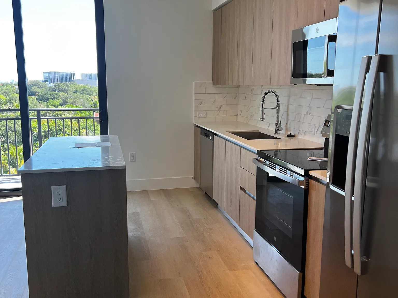 Studio, 586 sqft, $2,049 — Photo 2