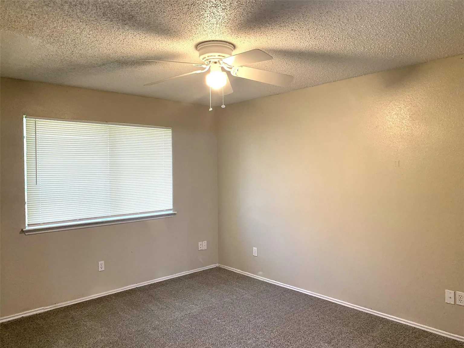 3 bed, 2.0 bath, 1086 sqft, $1,575 — Photo 4