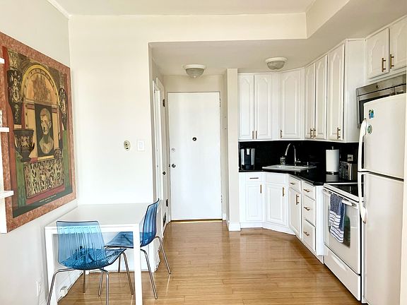 5th image of 140 Linden Ave APT 612