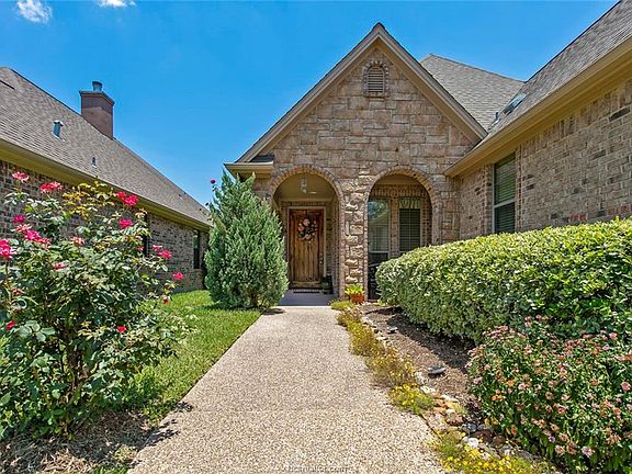 2nd image of 1727 Twin Pond Cir